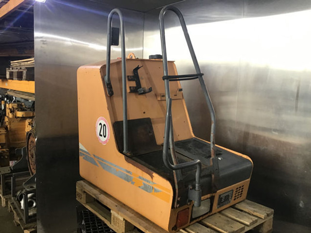 Liebherr Fuel Tank - Brandstoftank: afbeelding 1 Liebherr Fuel Tank - Brandstoftank: afbeelding 1