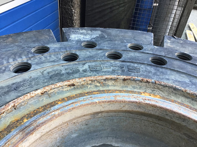 Liebherr - Banden en velgen: afbeelding 1 Liebherr - Banden en velgen: afbeelding 1