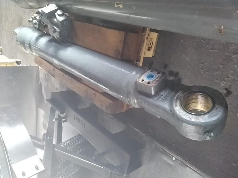 Liebherr R946 LC / R946 LC - Hydraulische cilinder: afbeelding 2 Liebherr R946 LC / R946 LC - Hydraulische cilinder: afbeelding 2