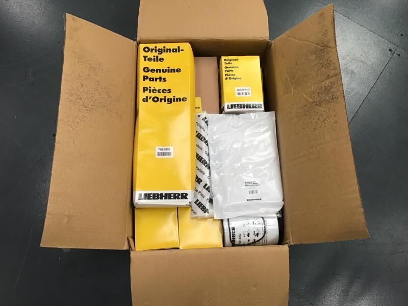 Liebherr Service Kit 1000 hours R906/R916/R926 - Brandstoffilter: afbeelding 2 Liebherr Service Kit 1000 hours R906/R916/R926 - Brandstoffilter: afbeelding 2