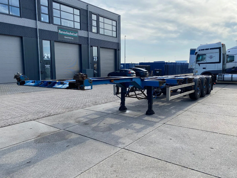 Renders Container chassis / Mercedes + Disc / 1x Lift Axle / 1x Extendable - Containertransporter/ Wissellaadbak oplegger: afbeelding 4 Renders Container chassis / Mercedes + Disc / 1x Lift Axle / 1x Extendable - Containertransporter/ Wissellaadbak oplegger: afbeelding 4