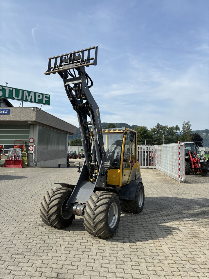 Eurotrac Eurotrac W13 - Kniklader: afbeelding 1 Eurotrac Eurotrac W13 - Kniklader: afbeelding 1