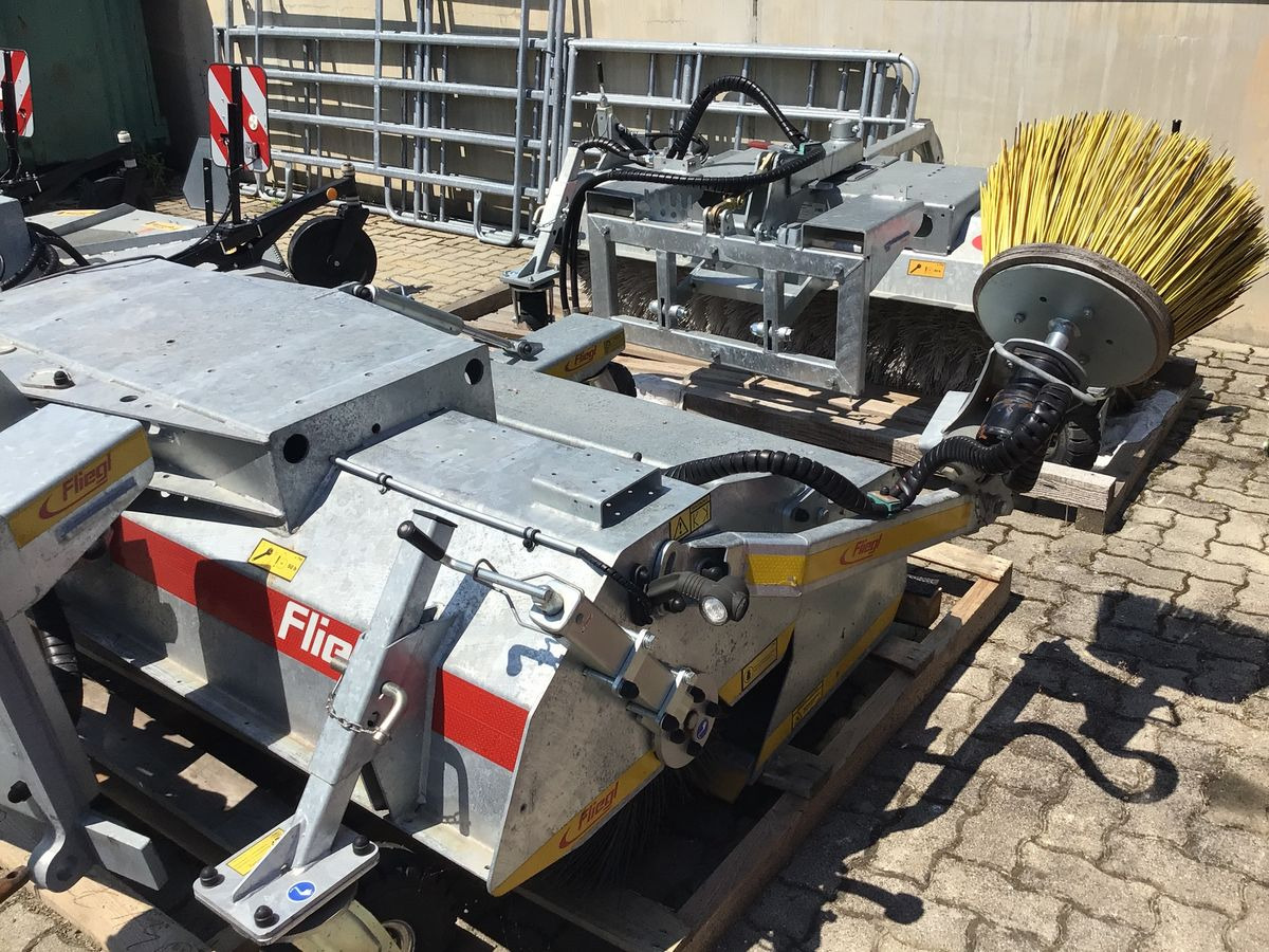 Fliegl Profi 2300 - Veeg: afbeelding 3 Fliegl Profi 2300 - Veeg: afbeelding 3