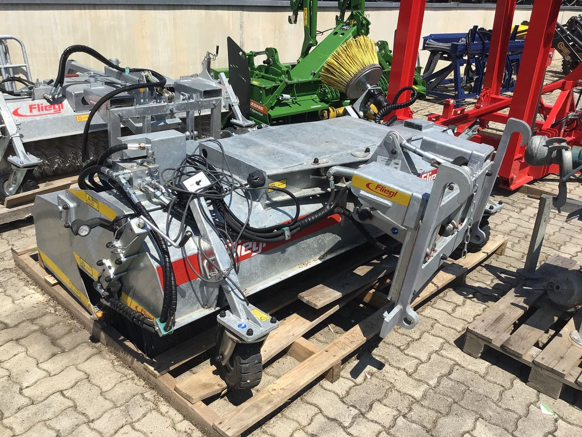 Fliegl Profi 2300 - Veeg: afbeelding 1 Fliegl Profi 2300 - Veeg: afbeelding 1