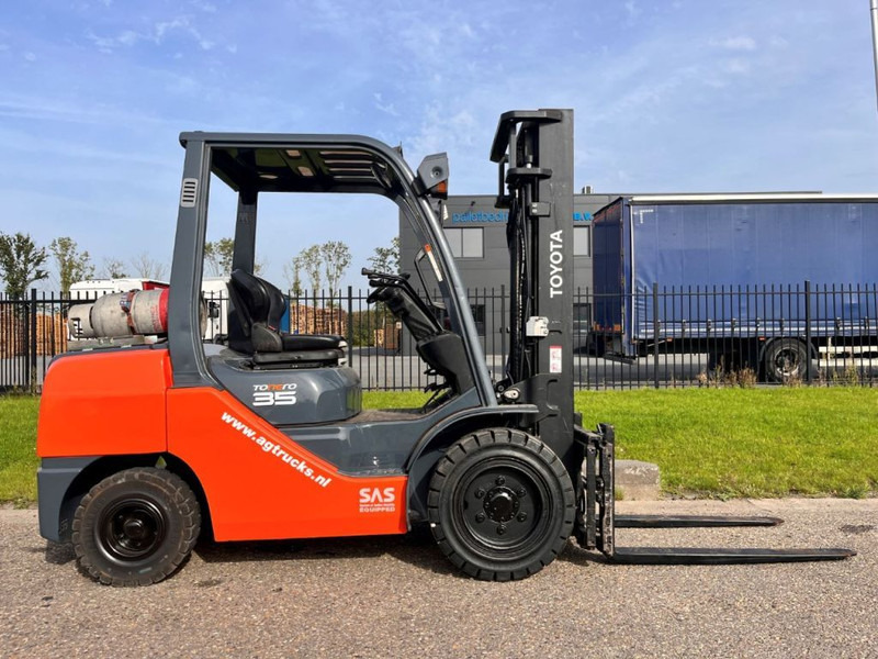 Toyota 02- 8FGJF35 - LPG heftruck: afbeelding 1 Toyota 02- 8FGJF35 - LPG heftruck: afbeelding 1