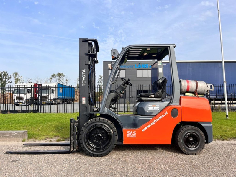 Toyota 02- 8FGJF35 - LPG heftruck: afbeelding 2 Toyota 02- 8FGJF35 - LPG heftruck: afbeelding 2