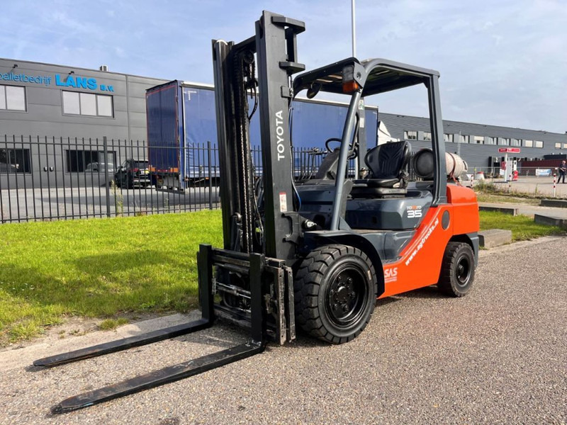 Toyota 02- 8FGJF35 - LPG heftruck: afbeelding 4 Toyota 02- 8FGJF35 - LPG heftruck: afbeelding 4