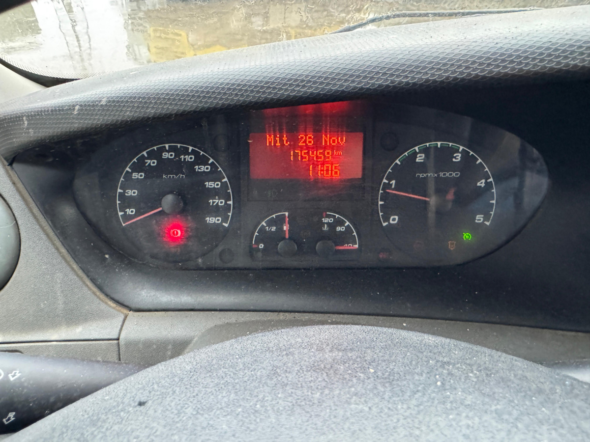 Kipper bestelwagen, Bestelwagen met dubbele cabine IVECO 35C15 Daily 4x2: afbeelding 15 Kipper bestelwagen, Bestelwagen met dubbele cabine IVECO 35C15 Daily 4x2: afbeelding 15