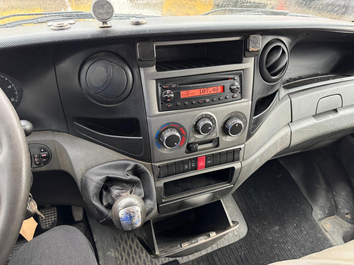 Kipper bestelwagen, Bestelwagen met dubbele cabine IVECO 35C15 Daily 4x2: afbeelding 14 Kipper bestelwagen, Bestelwagen met dubbele cabine IVECO 35C15 Daily 4x2: afbeelding 14