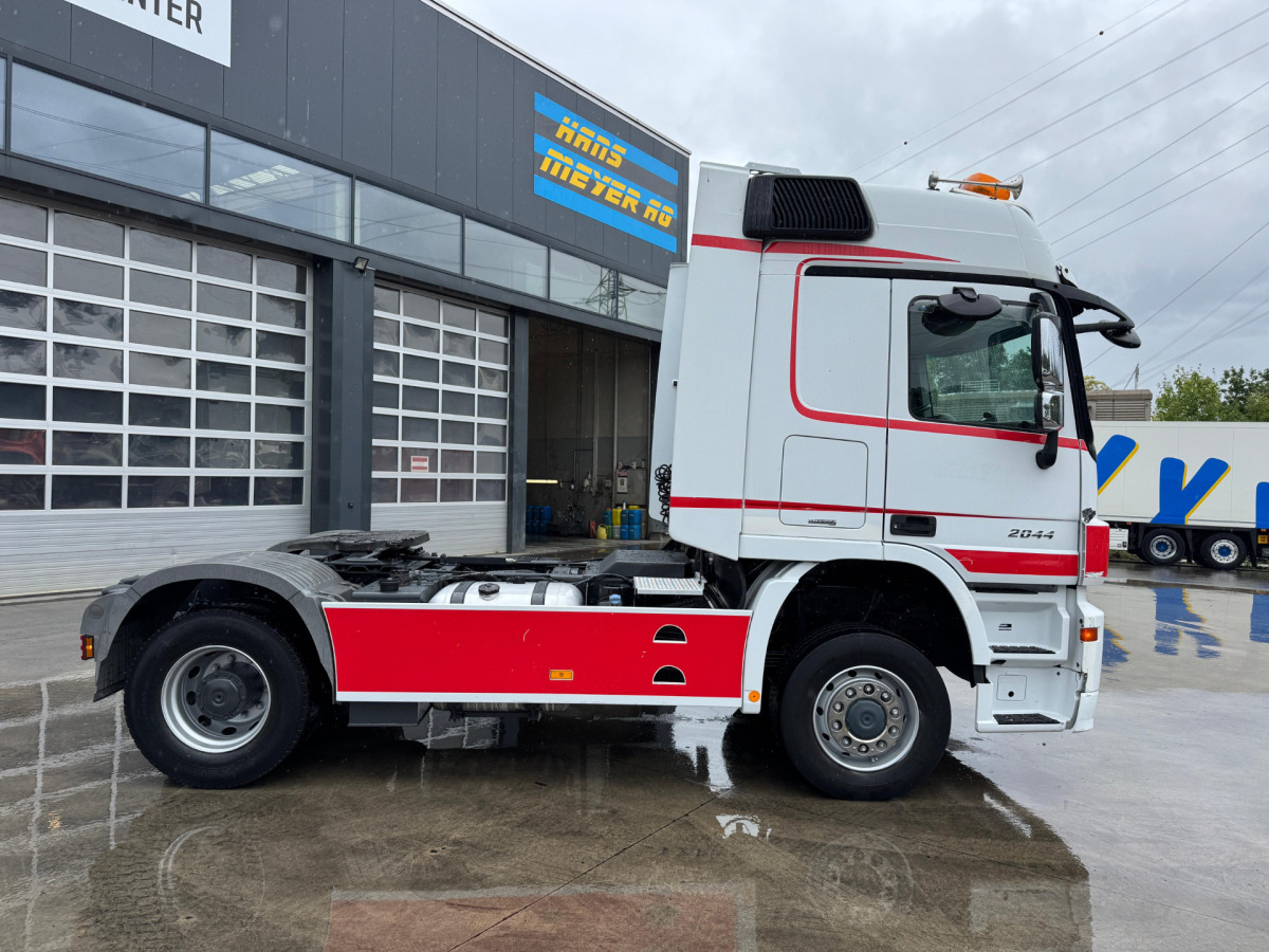MERCEDES Actros 2044 4x4 - Trekker: afbeelding 4 MERCEDES Actros 2044 4x4 - Trekker: afbeelding 4