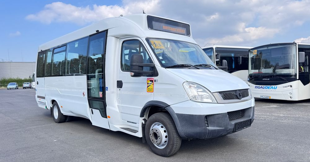 Irisbus Iveco / DURISOTTI / -28miejsc /euro5/ mała klima / winda / 114000 zł netto - Minibus, Personenvervoer: afbeelding 1 Irisbus Iveco / DURISOTTI / -28miejsc /euro5/ mała klima / winda / 114000 zł netto - Minibus, Personenvervoer: afbeelding 1