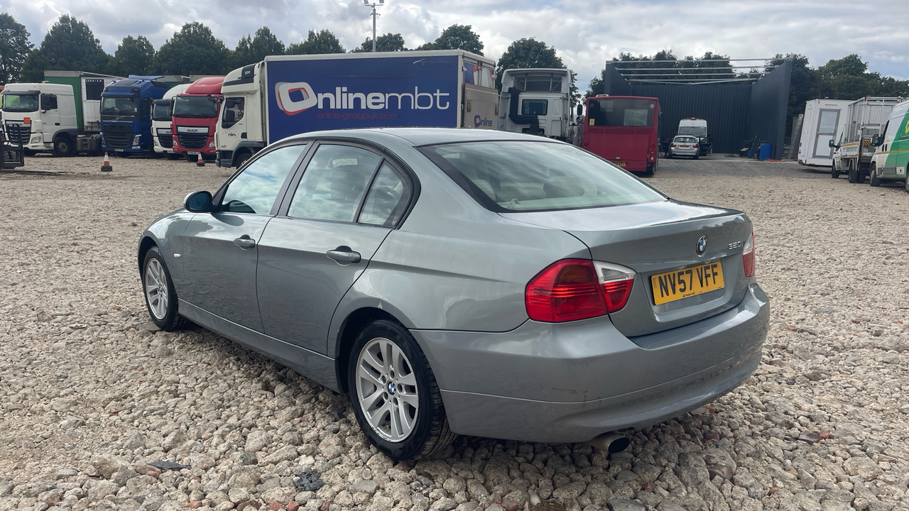 BMW 320 I - Hatchback: afbeelding 3 BMW 320 I - Hatchback: afbeelding 3