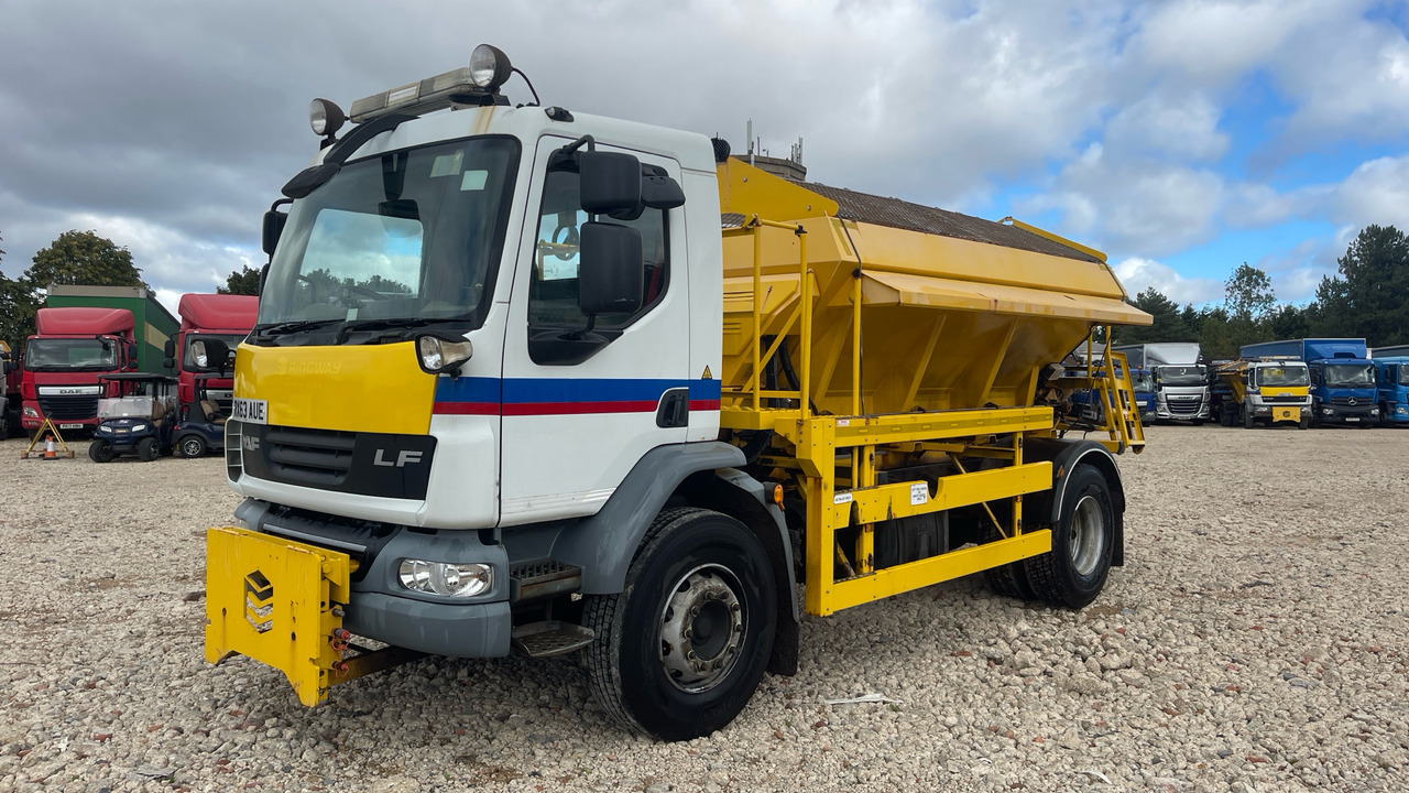 DAF LF 55.220 - Sneeuwruimer: afbeelding 2 DAF LF 55.220 - Sneeuwruimer: afbeelding 2