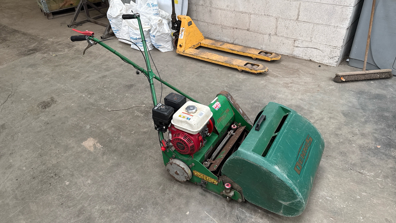 DENNIS FT510 PEDESTRIAN CYLINDER MOWER WITH 9K UNIT AND GRASS BOX - Bouwmaterieel: afbeelding 1 DENNIS FT510 PEDESTRIAN CYLINDER MOWER WITH 9K UNIT AND GRASS BOX - Bouwmaterieel: afbeelding 1