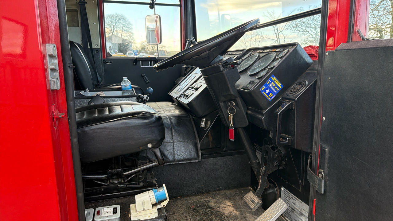 DENNIS RS 135 - Brandweerwagen: afbeelding 5 DENNIS RS 135 - Brandweerwagen: afbeelding 5