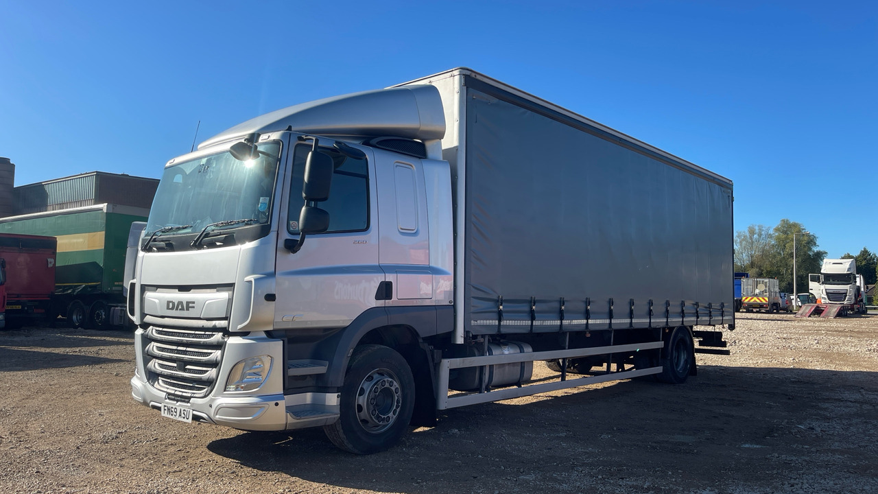 Daf CF 260 - Schuifzeilen vrachtwagen: afbeelding 2 Daf CF 260 - Schuifzeilen vrachtwagen: afbeelding 2