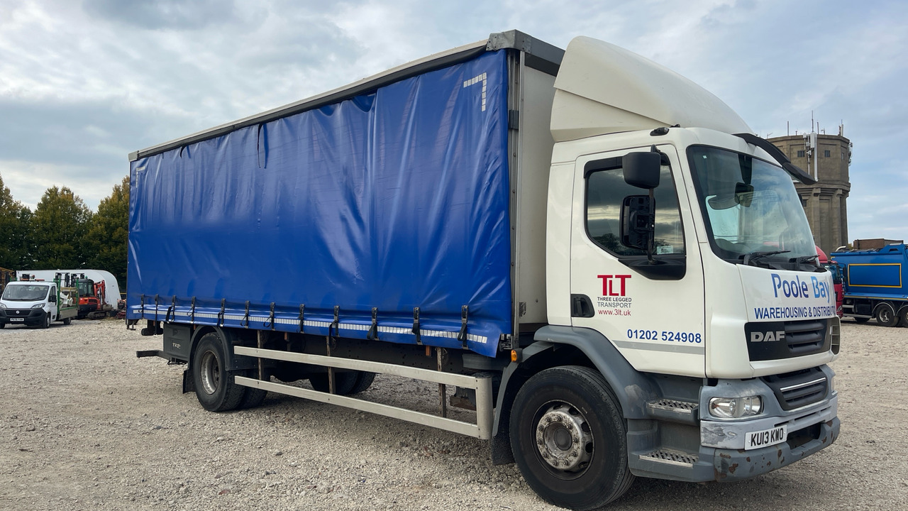 Daf LF 55.220 - Schuifzeilen vrachtwagen: afbeelding 1 Daf LF 55.220 - Schuifzeilen vrachtwagen: afbeelding 1