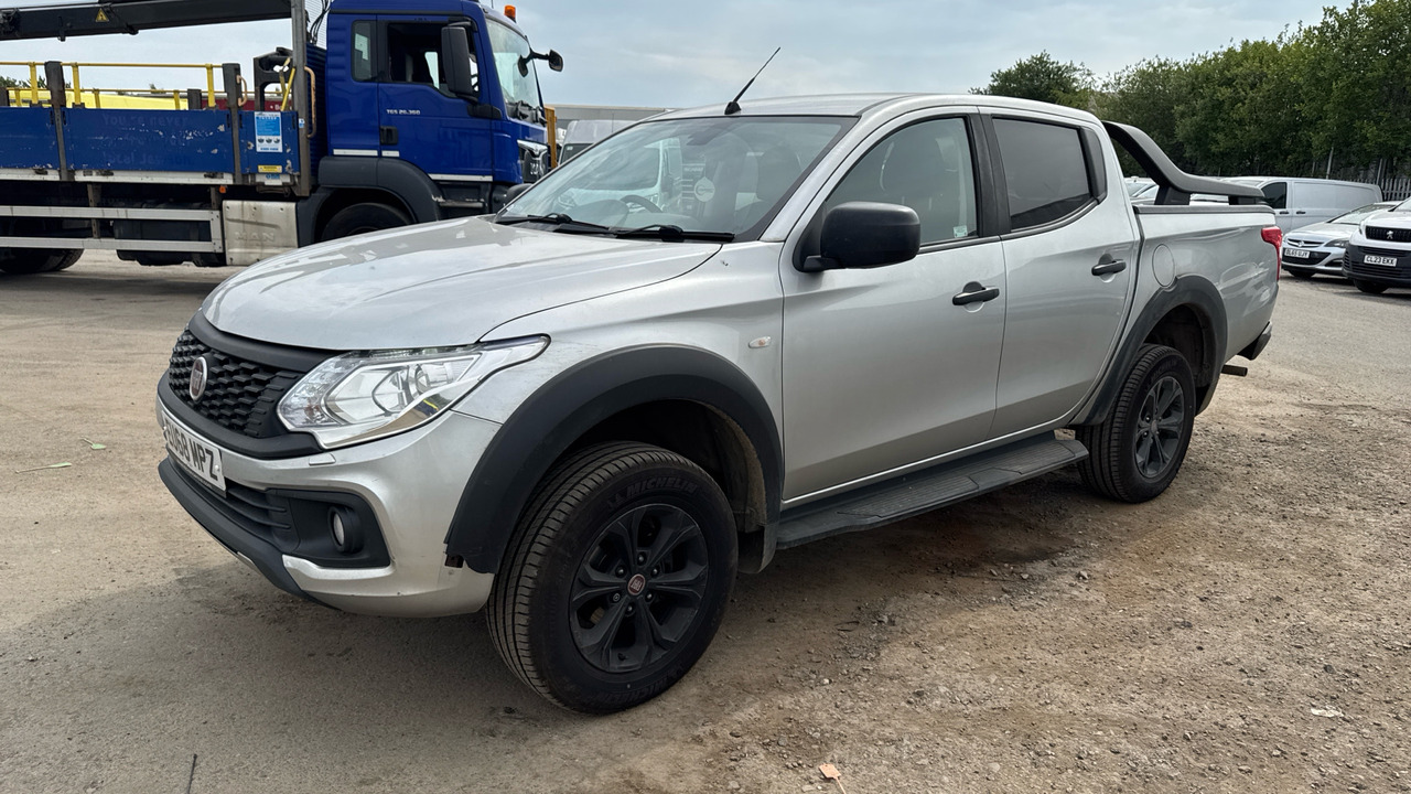 FIAT FULLBACK 2.4 180HP CROSS - Pick-up, Bestelwagen met dubbele cabine: afbeelding 2 FIAT FULLBACK 2.4 180HP CROSS - Pick-up, Bestelwagen met dubbele cabine: afbeelding 2