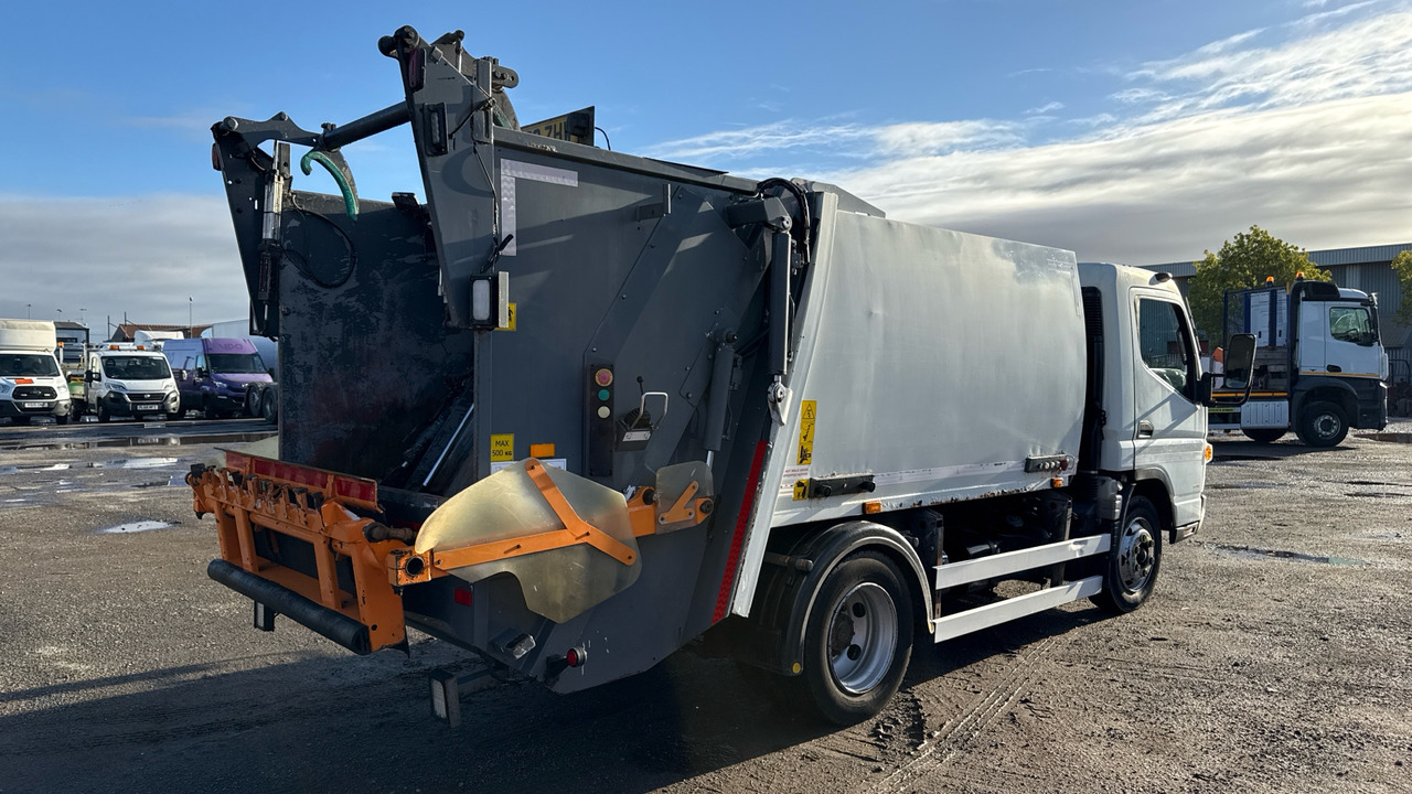FUSO CANTER 7C15 - Vuilniswagen: afbeelding 4 FUSO CANTER 7C15 - Vuilniswagen: afbeelding 4