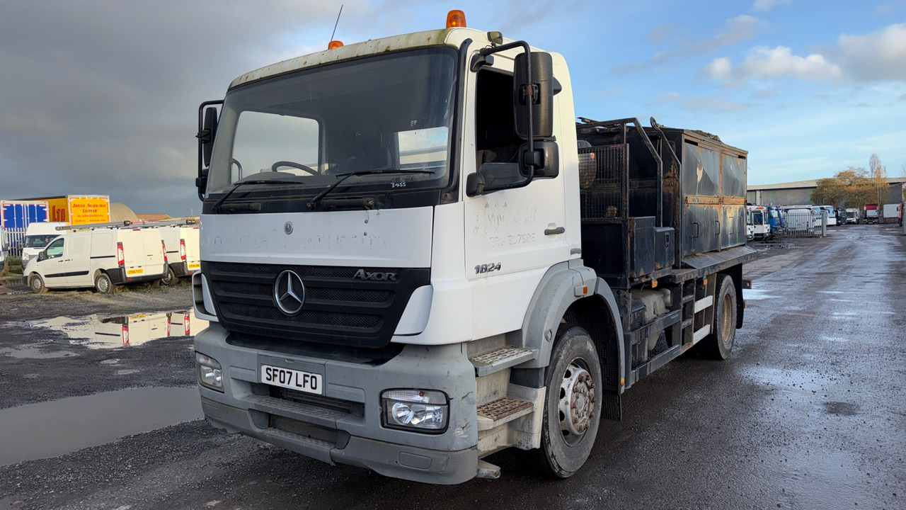 MERCEDES-BENZ AXOR 1824 - Asfaltmachine: afbeelding 2 MERCEDES-BENZ AXOR 1824 - Asfaltmachine: afbeelding 2