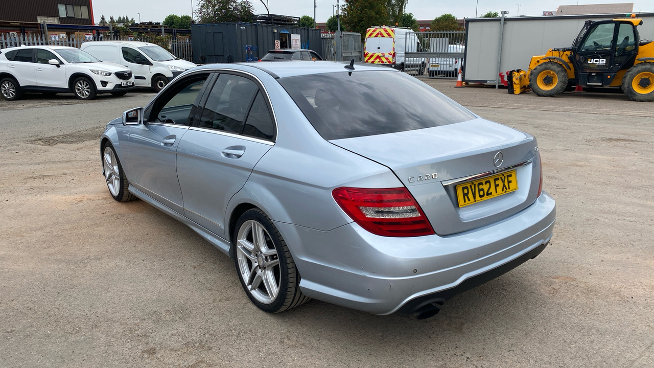 MERCEDES-BENZ C CLASS C220 CDI BLUEEFFICIENCY AMG - Sedan: afbeelding 3 MERCEDES-BENZ C CLASS C220 CDI BLUEEFFICIENCY AMG - Sedan: afbeelding 3