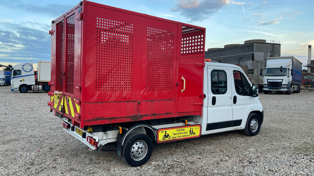 PEUGEOT BOXER 335 2.0 BLUE HDI 130PS - Kipper bestelwagen: afbeelding 4 PEUGEOT BOXER 335 2.0 BLUE HDI 130PS - Kipper bestelwagen: afbeelding 4