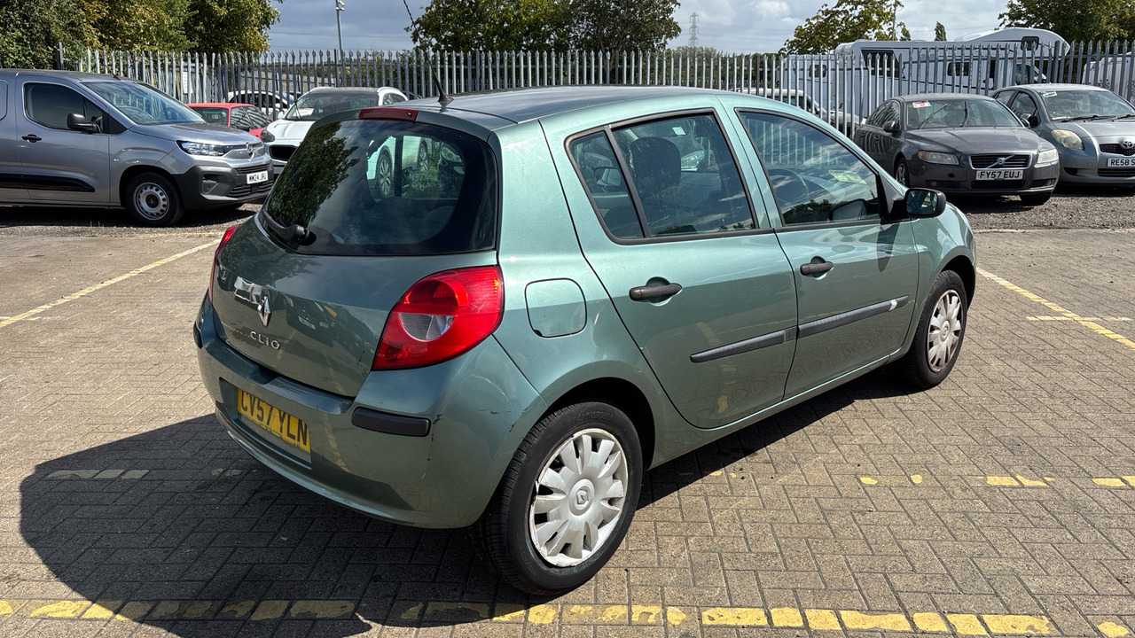 RENAULT CLIO EXPRESSION 1.5 DCI 86 - Hatchback: afbeelding 3 RENAULT CLIO EXPRESSION 1.5 DCI 86 - Hatchback: afbeelding 3