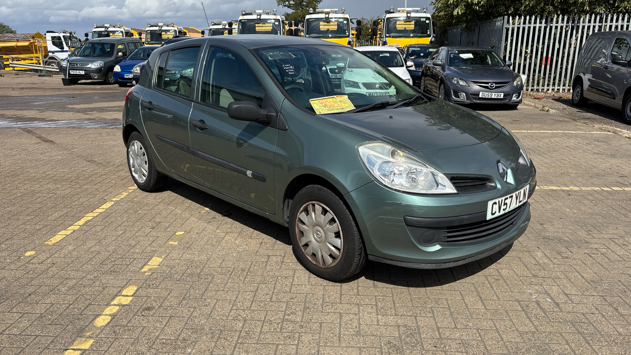 RENAULT CLIO EXPRESSION 1.5 DCI 86 - Hatchback: afbeelding 1 RENAULT CLIO EXPRESSION 1.5 DCI 86 - Hatchback: afbeelding 1