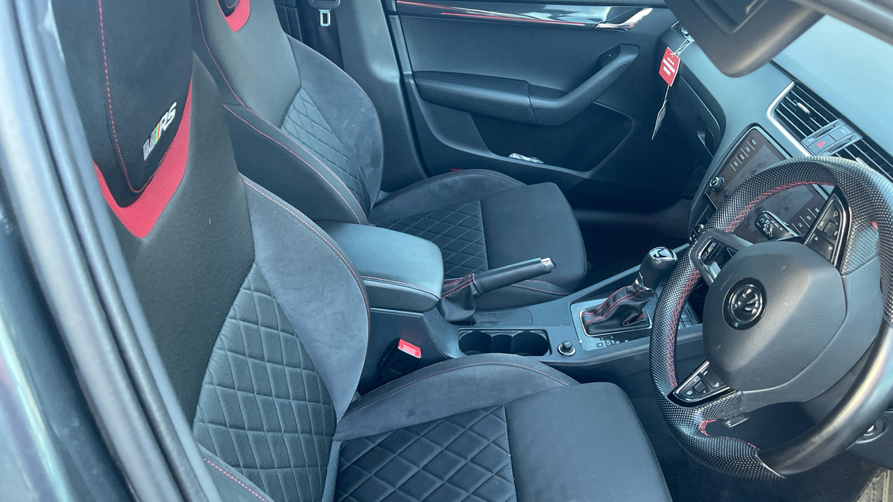 SKODA OCTAVIA 2.0 TSI 245PS VRS - Stationwagen: afbeelding 5 SKODA OCTAVIA 2.0 TSI 245PS VRS - Stationwagen: afbeelding 5