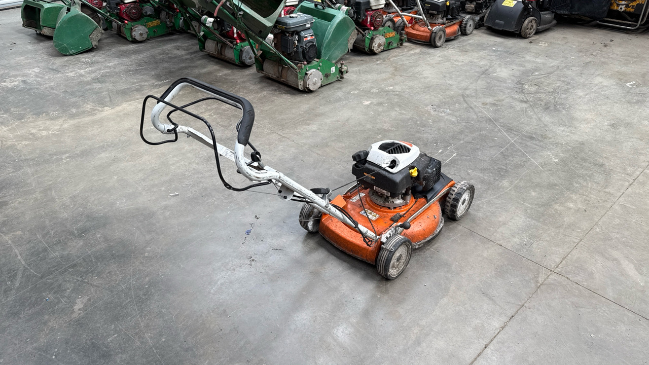 STIHL RM4 RTP - Bouwmaterieel: afbeelding 1 STIHL RM4 RTP - Bouwmaterieel: afbeelding 1