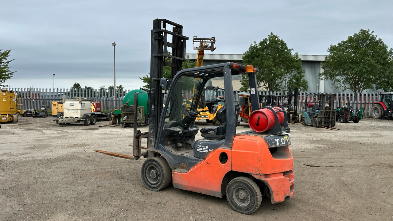 TOYOTA TONERO 25 02-8FGF25 - LPG heftruck: afbeelding 3 TOYOTA TONERO 25 02-8FGF25 - LPG heftruck: afbeelding 3