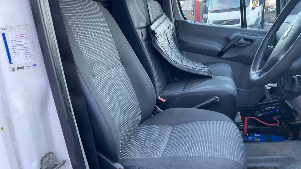 VOLKSWAGEN CRAFTER CR50 PLUS 2.5 TDI - Gesloten bestelwagen: afbeelding 5 VOLKSWAGEN CRAFTER CR50 PLUS 2.5 TDI - Gesloten bestelwagen: afbeelding 5