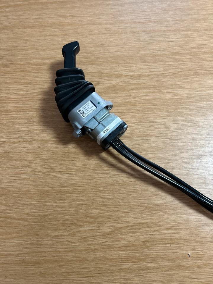 Atego 4 EU 6 bremsventil Handbremsventil KNORR-BREMSE A0044304081 - Remventiel voor Vrachtwagen: afbeelding 1 Atego 4 EU 6 bremsventil Handbremsventil KNORR-BREMSE A0044304081 - Remventiel voor Vrachtwagen: afbeelding 1