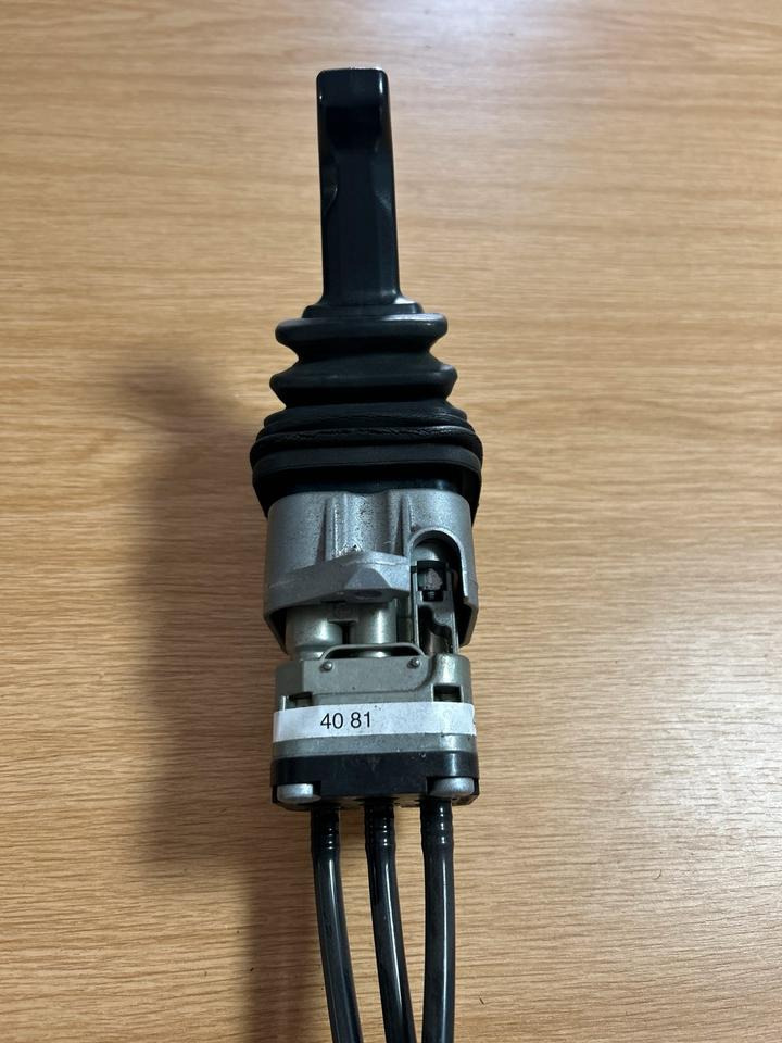 Atego 4 EU 6 bremsventil Handbremsventil KNORR-BREMSE A0044304081 - Remventiel voor Vrachtwagen: afbeelding 4 Atego 4 EU 6 bremsventil Handbremsventil KNORR-BREMSE A0044304081 - Remventiel voor Vrachtwagen: afbeelding 4