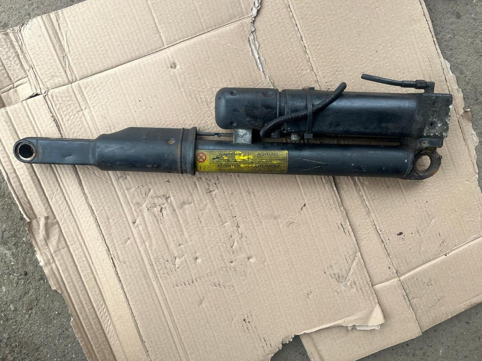 IVECO Stralis 450 Hydraulikzylinder Kippzylinder 500368557 - Hydraulische cilinder voor Vrachtwagen: afbeelding 1 IVECO Stralis 450 Hydraulikzylinder Kippzylinder 500368557 - Hydraulische cilinder voor Vrachtwagen: afbeelding 1