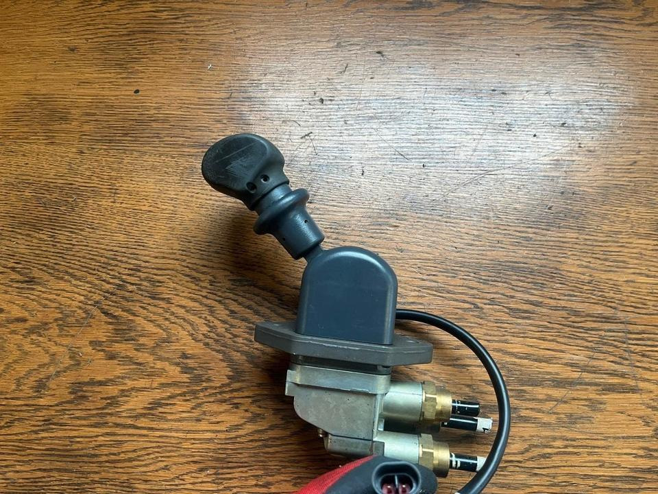 IVECO Stralis KNORR-BREMSE Bremsventil Handbremsventil DPM90EY - Remventiel voor Vrachtwagen: afbeelding 4 IVECO Stralis KNORR-BREMSE Bremsventil Handbremsventil DPM90EY - Remventiel voor Vrachtwagen: afbeelding 4