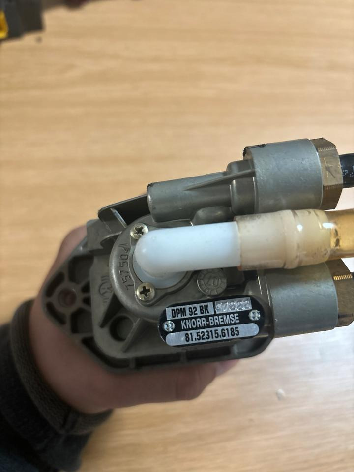 MAN Bremsventil Feststellbremse Handbremsventil 81.52315.6185 - Remventiel voor Vrachtwagen: afbeelding 3 MAN Bremsventil Feststellbremse Handbremsventil 81.52315.6185 - Remventiel voor Vrachtwagen: afbeelding 3