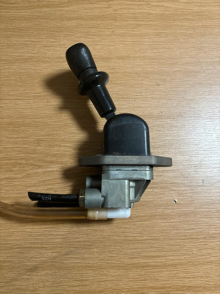 MAN Bremsventil Feststellbremse Handbremsventil 81.52315.6185 - Remventiel voor Vrachtwagen: afbeelding 2 MAN Bremsventil Feststellbremse Handbremsventil 81.52315.6185 - Remventiel voor Vrachtwagen: afbeelding 2