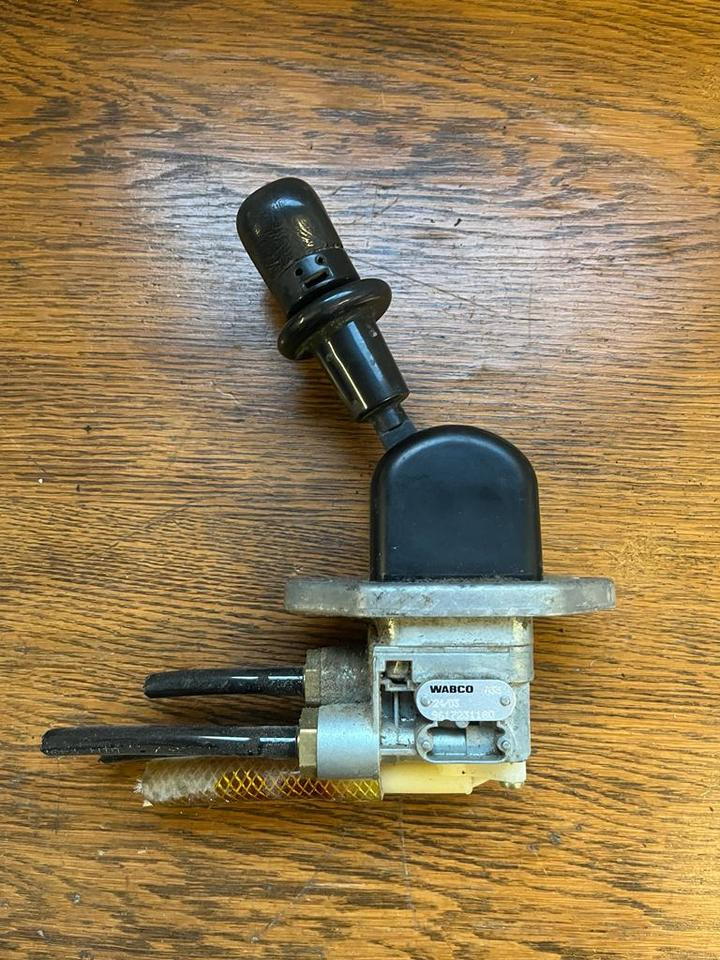 MAN Bremsventil Feststellbremse Handbremsventil 9617231180 - Remventiel voor Vrachtwagen: afbeelding 1 MAN Bremsventil Feststellbremse Handbremsventil 9617231180 - Remventiel voor Vrachtwagen: afbeelding 1