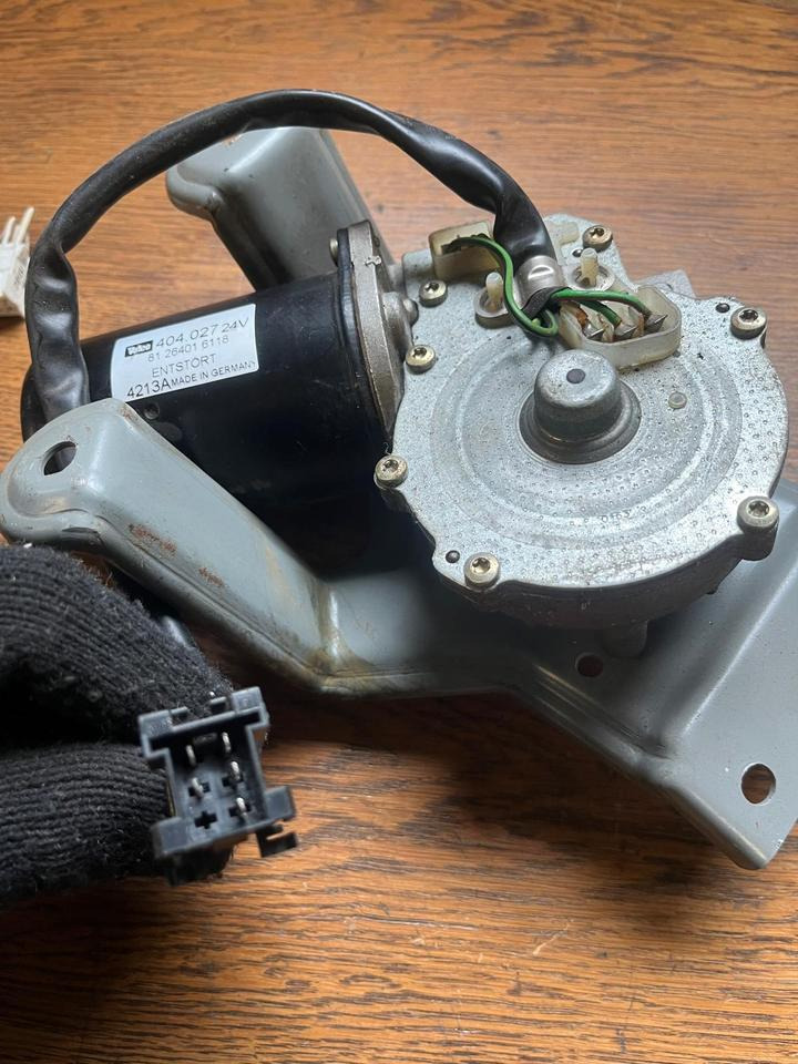 MAN Scheibenwischermotor Valeo 404.027 24V 81264016118 - Ruitenwisser voor Vrachtwagen: afbeelding 3 MAN Scheibenwischermotor Valeo 404.027 24V 81264016118 - Ruitenwisser voor Vrachtwagen: afbeelding 3