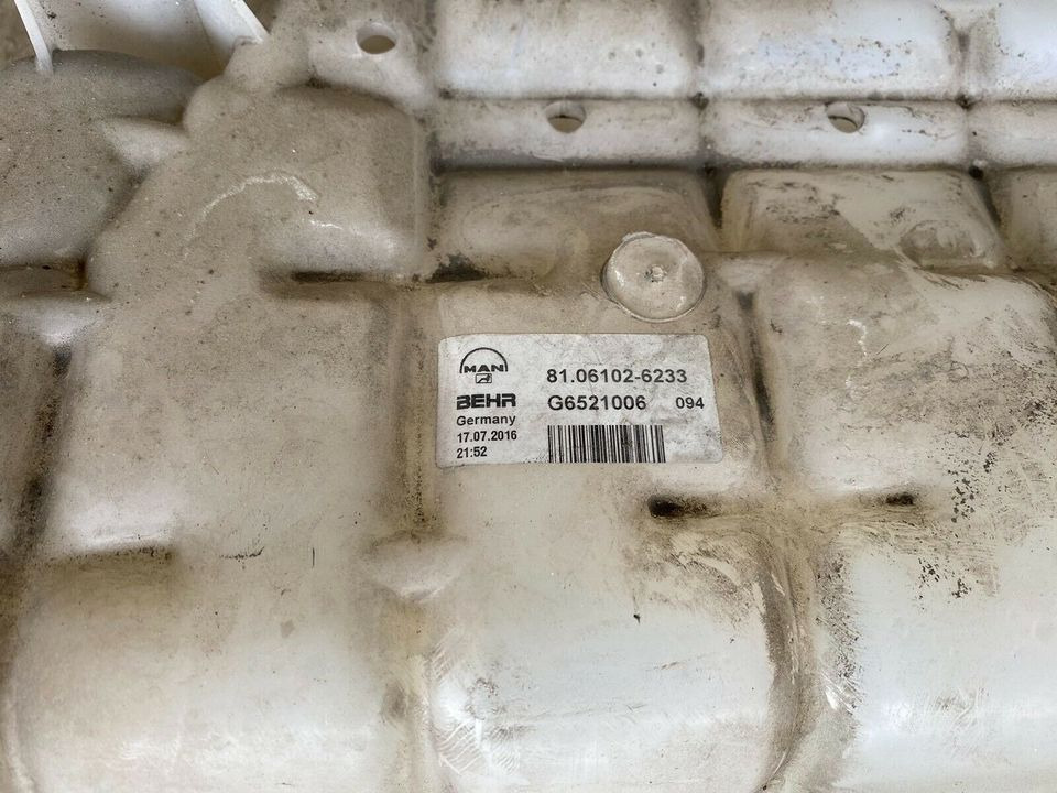 MAN TGL Ausgleichsbehälter Kühlmittel 81061026228 81061026233 - Expansietank voor Vrachtwagen: afbeelding 4 MAN TGL Ausgleichsbehälter Kühlmittel 81061026228 81061026233 - Expansietank voor Vrachtwagen: afbeelding 4