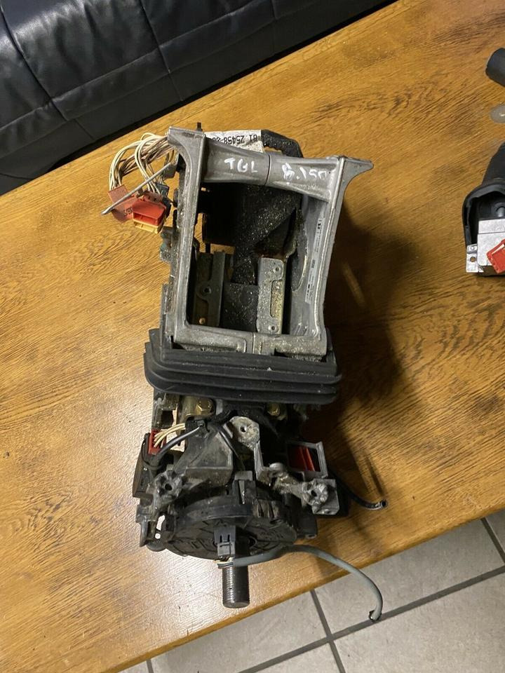 MAN TGL Lenksäule Lenkung mit Zündschloss & Schlüssel - Stuurkolom voor Vrachtwagen: afbeelding 1 MAN TGL Lenksäule Lenkung mit Zündschloss & Schlüssel - Stuurkolom voor Vrachtwagen: afbeelding 1