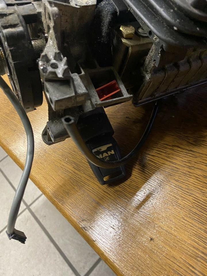 MAN TGL Lenksäule Lenkung mit Zündschloss & Schlüssel - Stuurkolom voor Vrachtwagen: afbeelding 3 MAN TGL Lenksäule Lenkung mit Zündschloss & Schlüssel - Stuurkolom voor Vrachtwagen: afbeelding 3