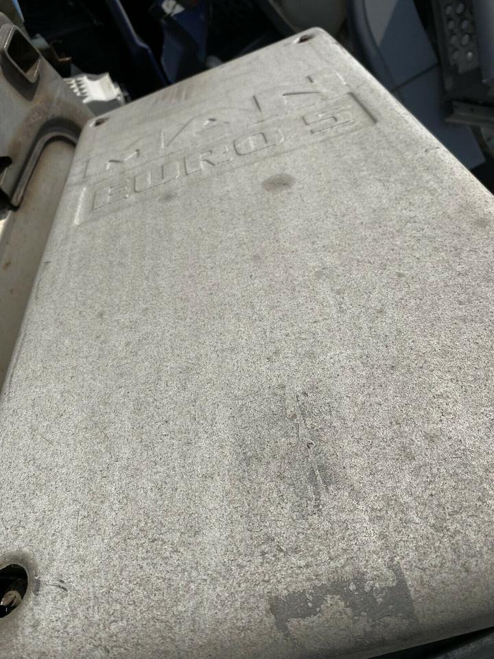 MAN TGX Schalldämpfer Auspuff EURO 5: 81 15103 0039 - Geluiddemper voor Vrachtwagen: afbeelding 4 MAN TGX Schalldämpfer Auspuff EURO 5: 81 15103 0039 - Geluiddemper voor Vrachtwagen: afbeelding 4