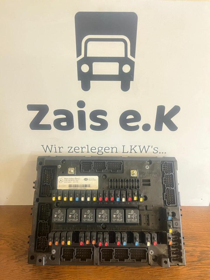 Mercedes Actros MP4 SAM Cabin Sicherungskasten A0004469658 - Zekeringkast voor Vrachtwagen: afbeelding 1 Mercedes Actros MP4 SAM Cabin Sicherungskasten A0004469658 - Zekeringkast voor Vrachtwagen: afbeelding 1