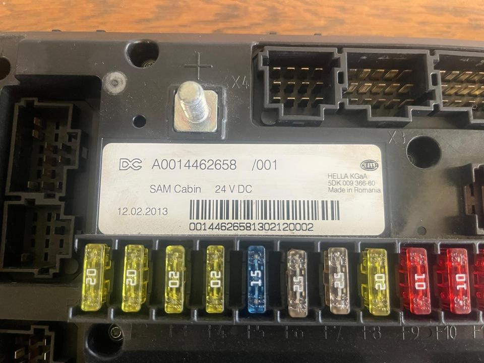 Mercedes Actros MP4 SAM Cabin Sicherungskasten A0014462658 - Zekeringkast voor Vrachtwagen: afbeelding 3 Mercedes Actros MP4 SAM Cabin Sicherungskasten A0014462658 - Zekeringkast voor Vrachtwagen: afbeelding 3