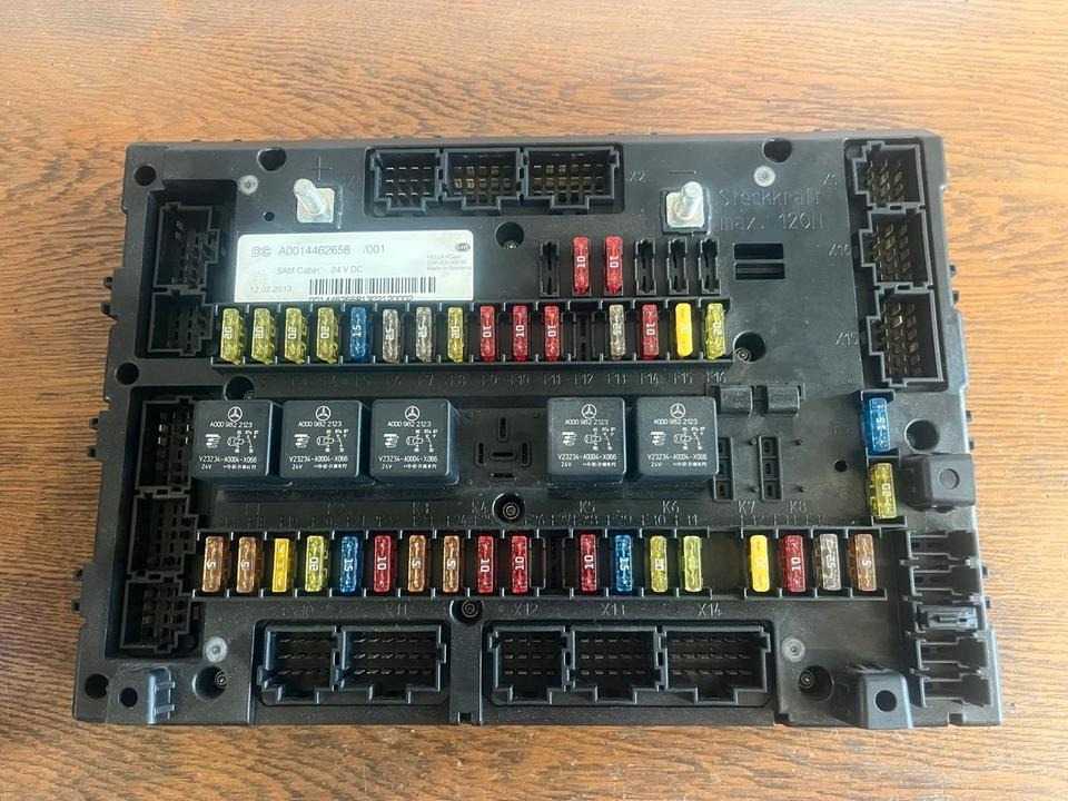 Mercedes Actros MP4 SAM Cabin Sicherungskasten A0014462658 - Zekeringkast voor Vrachtwagen: afbeelding 2 Mercedes Actros MP4 SAM Cabin Sicherungskasten A0014462658 - Zekeringkast voor Vrachtwagen: afbeelding 2