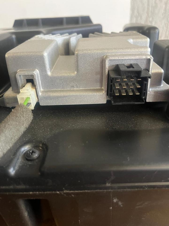 Mercedes Actros MP4 Subwoofer Soundsystem Bass A0018206202 - Instrumentenpaneel voor Vrachtwagen: afbeelding 4 Mercedes Actros MP4 Subwoofer Soundsystem Bass A0018206202 - Instrumentenpaneel voor Vrachtwagen: afbeelding 4