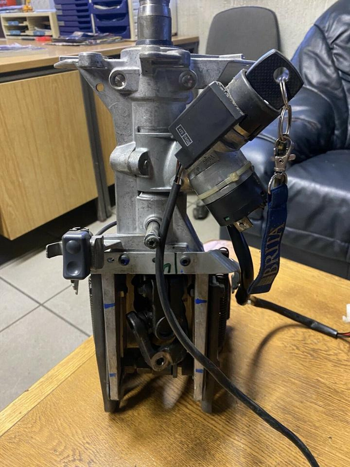 Mercedes Atego Lenksäule Lenkung mit Zündschloss & Schlüssel - Stuurkolom voor Vrachtwagen: afbeelding 4 Mercedes Atego Lenksäule Lenkung mit Zündschloss & Schlüssel - Stuurkolom voor Vrachtwagen: afbeelding 4