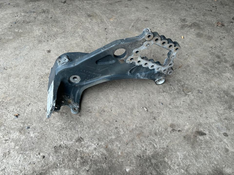 Mercedes-Benz Actros MP4 Federbock Links A9603223901 - Ophanging voor Vrachtwagen: afbeelding 1 Mercedes-Benz Actros MP4 Federbock Links A9603223901 - Ophanging voor Vrachtwagen: afbeelding 1